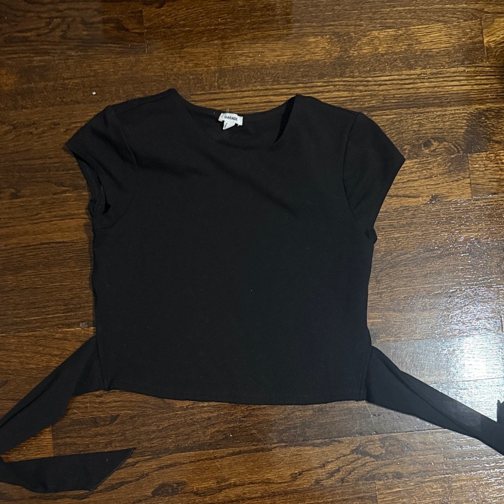Garage open tie back top never worn in perfect condition